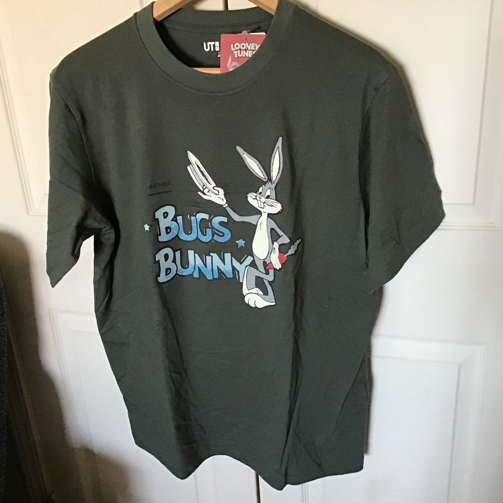 NWT Uniqlo Unisex Bunny Rabbit Looney Tunes UT Short-Sleeve Graphic T-Shirt L